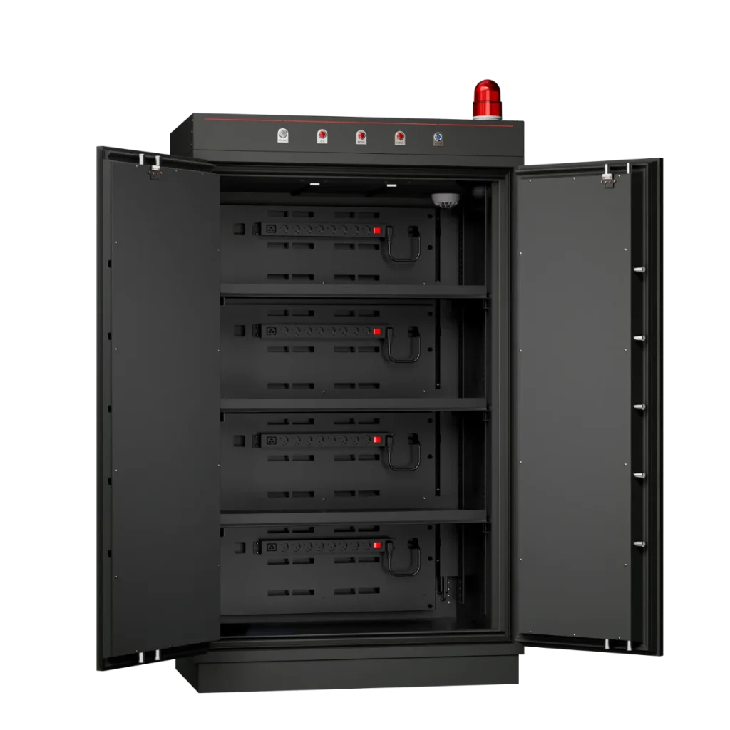 SafetyFirst BS-4K accukluis met beide deuren open: vier niveaus met oplaadpunten